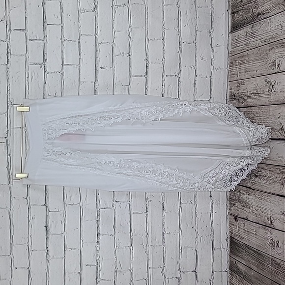 Goa Beachwear by Japna Tulip Crop Pants with Crochet Lace Detail in White - Picture 6 of 17